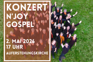 Gospelchor auf der Wiese